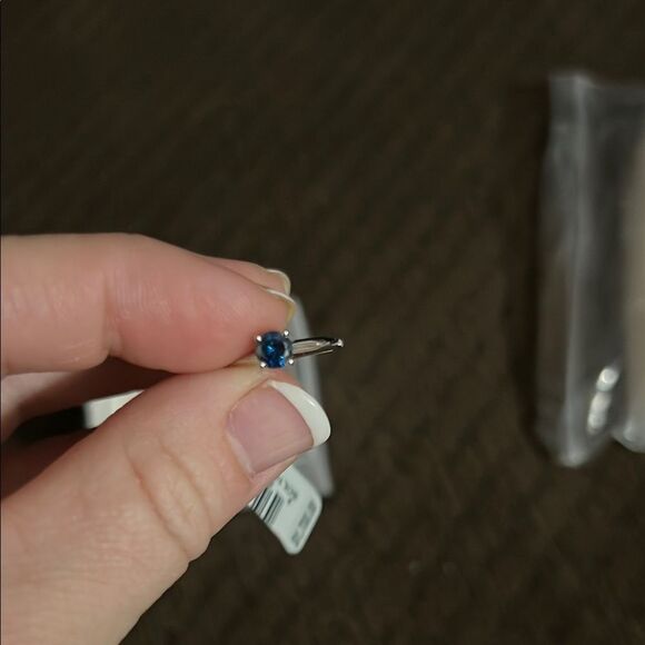 Elegant Silver and Blue Stone diamond Ring - Picture 2 of 9